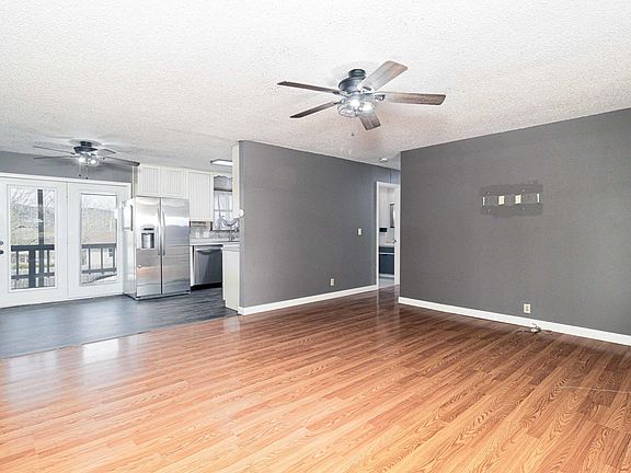 3rd image of 102 W Johnson Dr