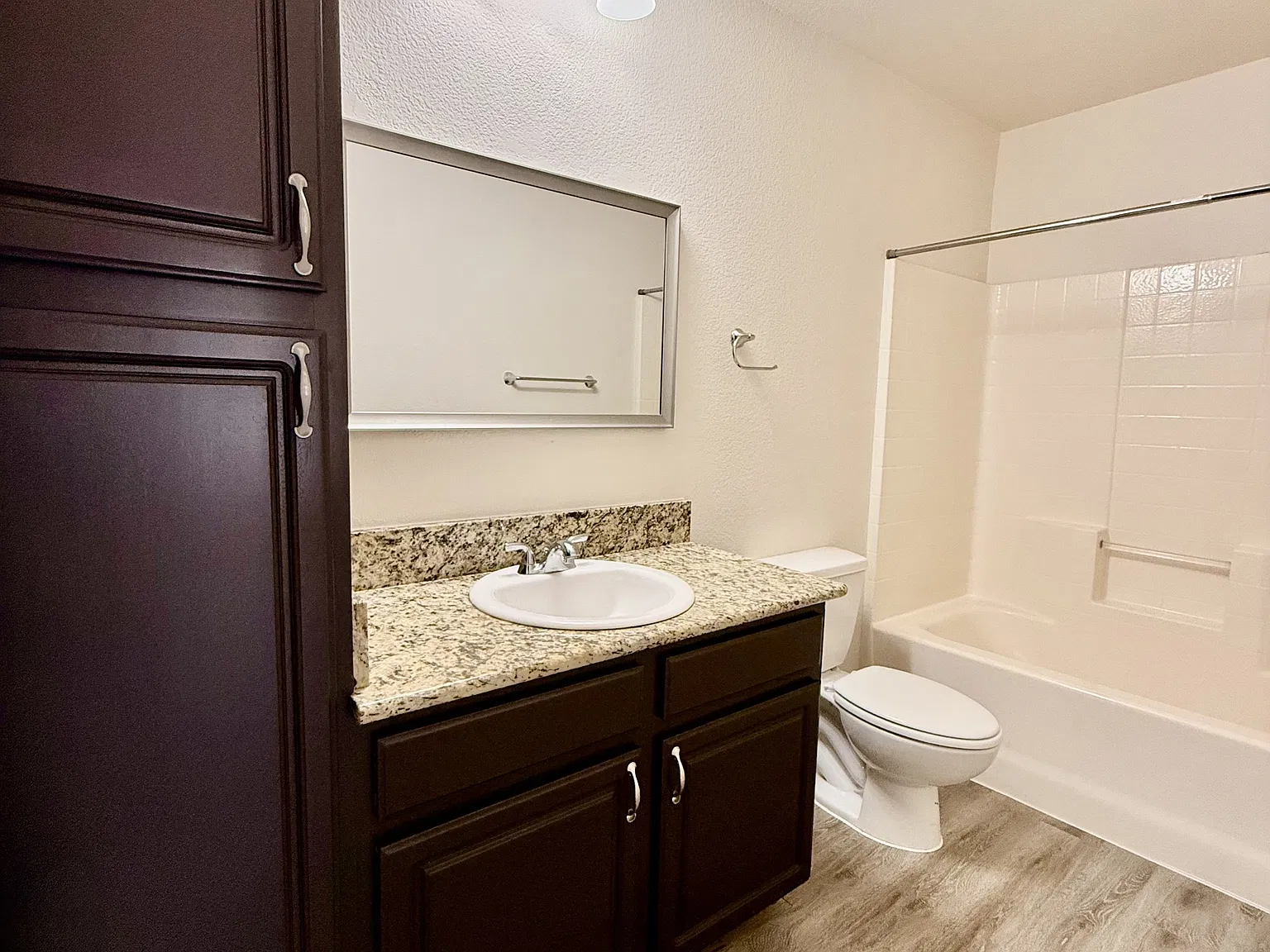 1017 Keller Duplex - B — Photo 4