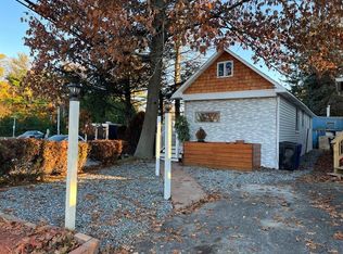 1-1A Rose Ln, Worcester, MA 01607