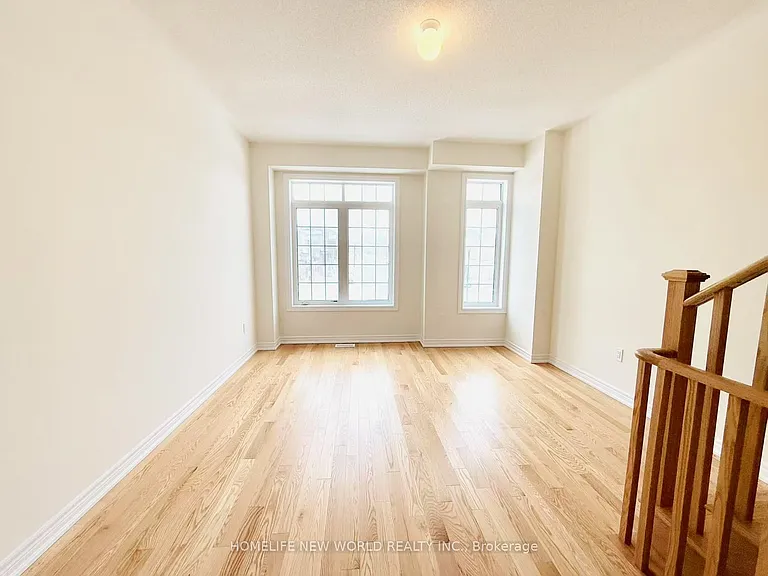 925 Crowsnest Holw — Photo 16