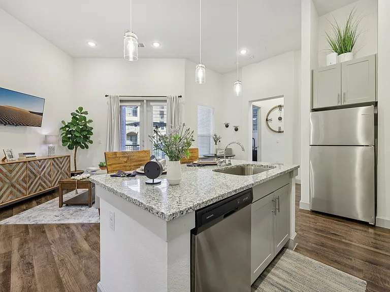 Luxia Craig Ranch — Photo 12