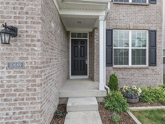 2nd image of 10689 Glenwyck Pl