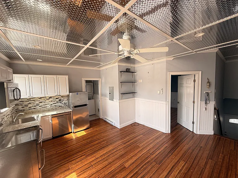 106 E Main St #2 — Photo 4