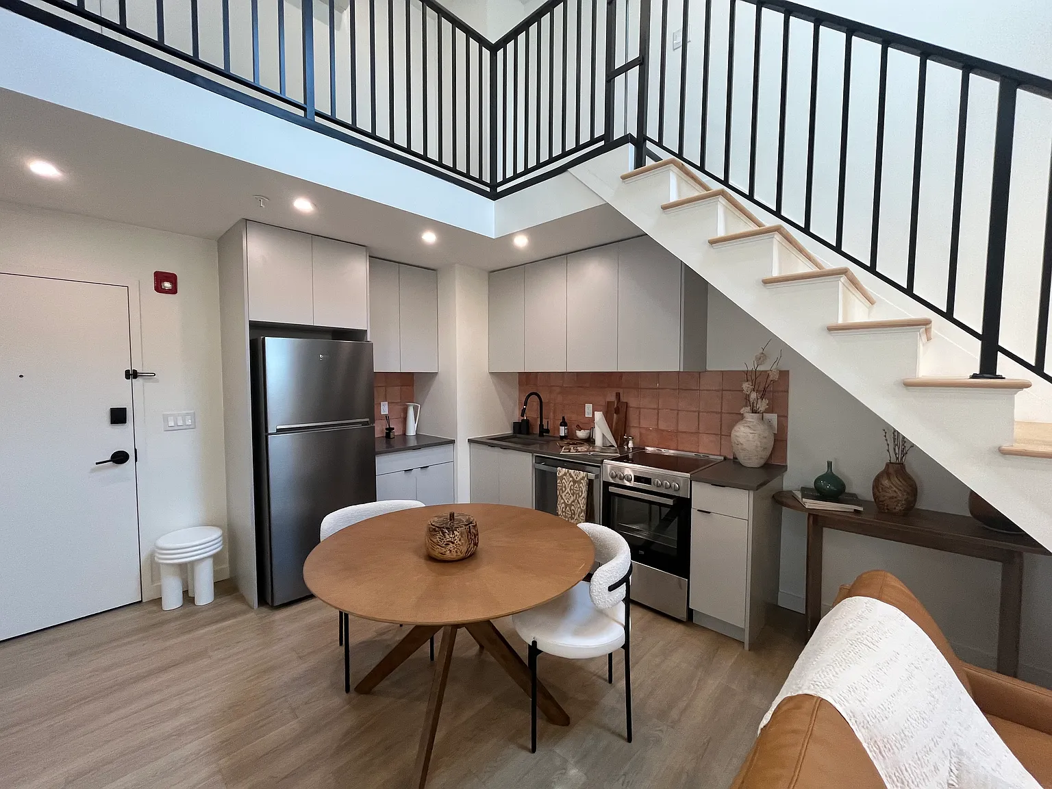 2 bed, 1100 sqft, $3,550 — Photo 3