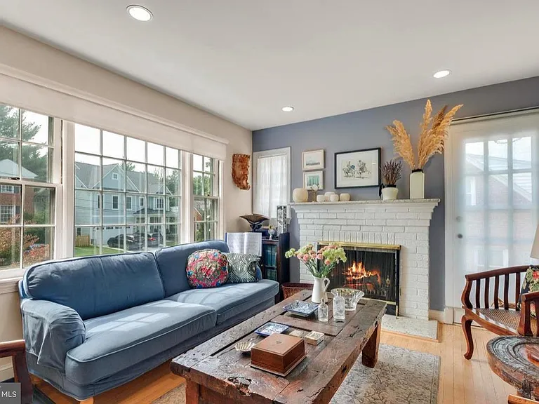 9504 Milstead Dr — Photo 2