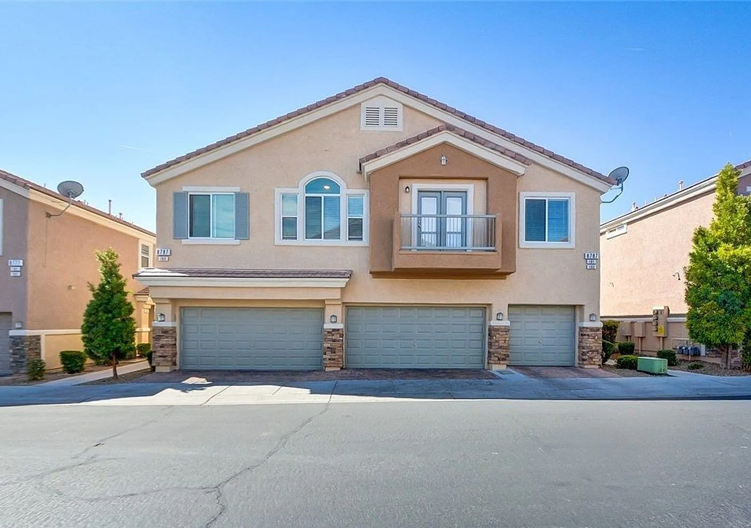Beautiful 2 Bedroom Townhouse in Arlington Ranch — Photo 1