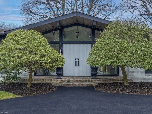 625 Sir Richards Rd, Mississauga, ON L5C 1A3