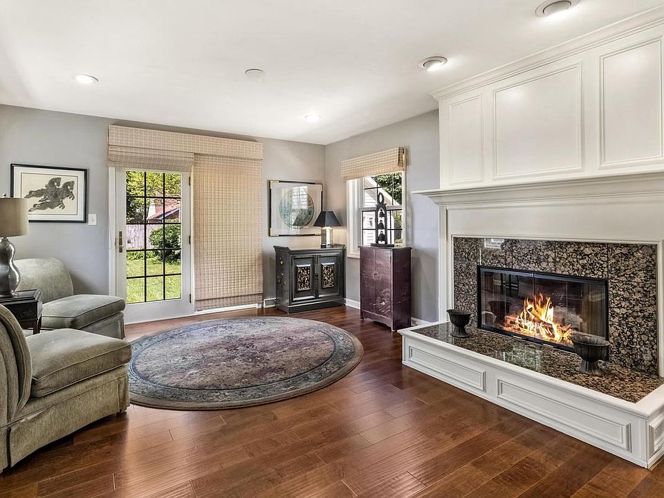 4943 N Diversey BOULEVARD, Whitefish Bay, WI 53217 | MLS #1963729