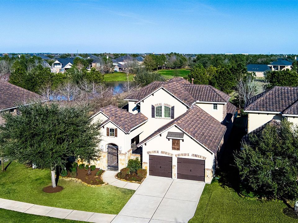 1st image of 119 Lake View Loop