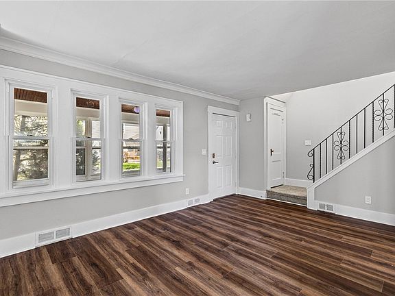 5th image of 63 Dickinson St