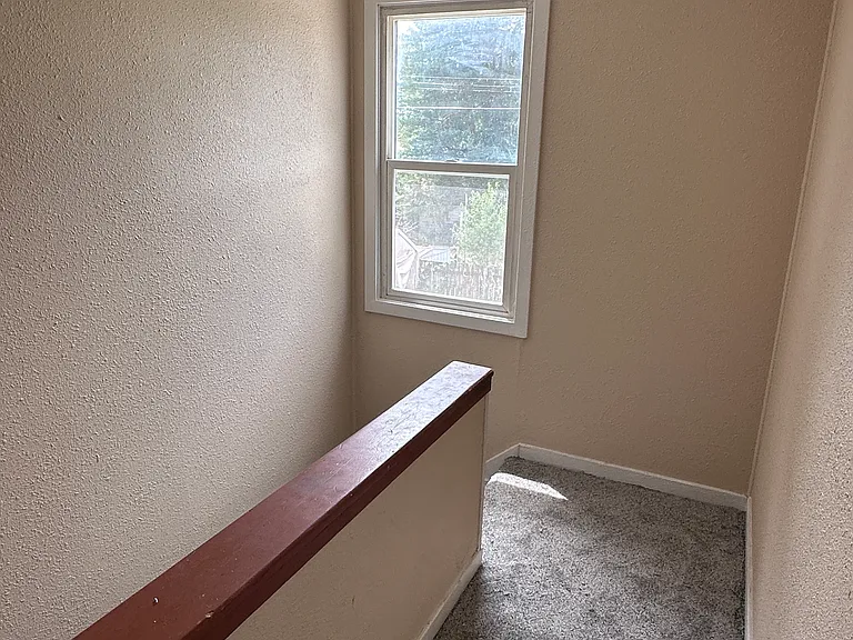 1215 Stevens Dr — Photo 7