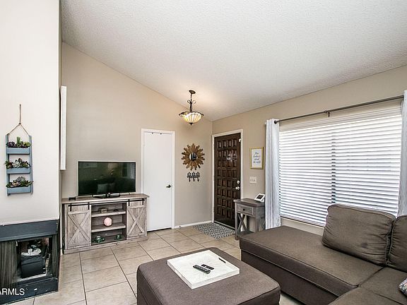 3rd image of 816 E Morningside Dr