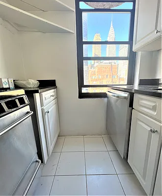 Rented by Manhattan Realty Group | media 5