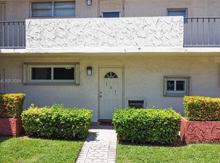 300 S Hollybrook Dr APT 105, Pembroke Pines, FL 33025
