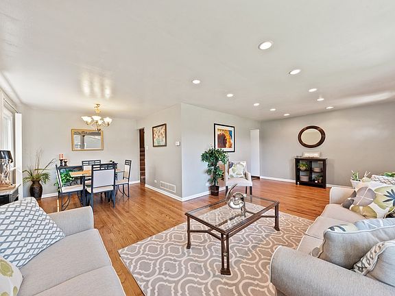 Living Room / Dining Room / Foyer