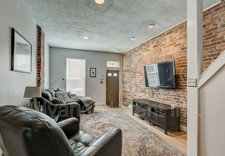 528 S Streeper St — Photo 6