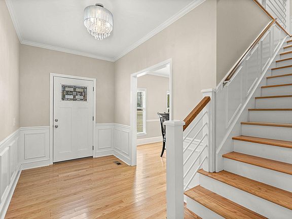 2nd image of 1524 Lee Blvd
