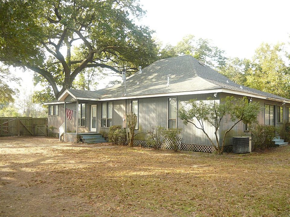 1st image of 810 E Railroad St