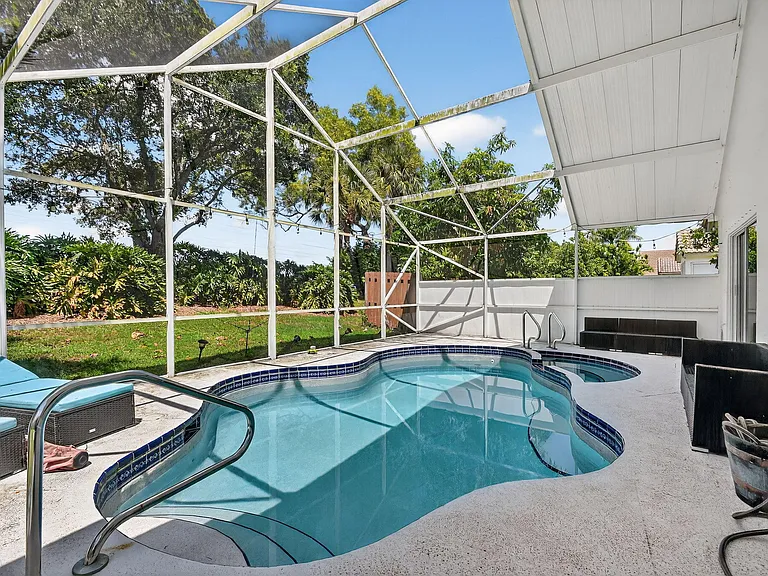 1891 Oak Berry Cir — Photo 35