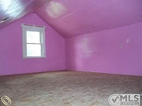 Bedroom_2.JPG