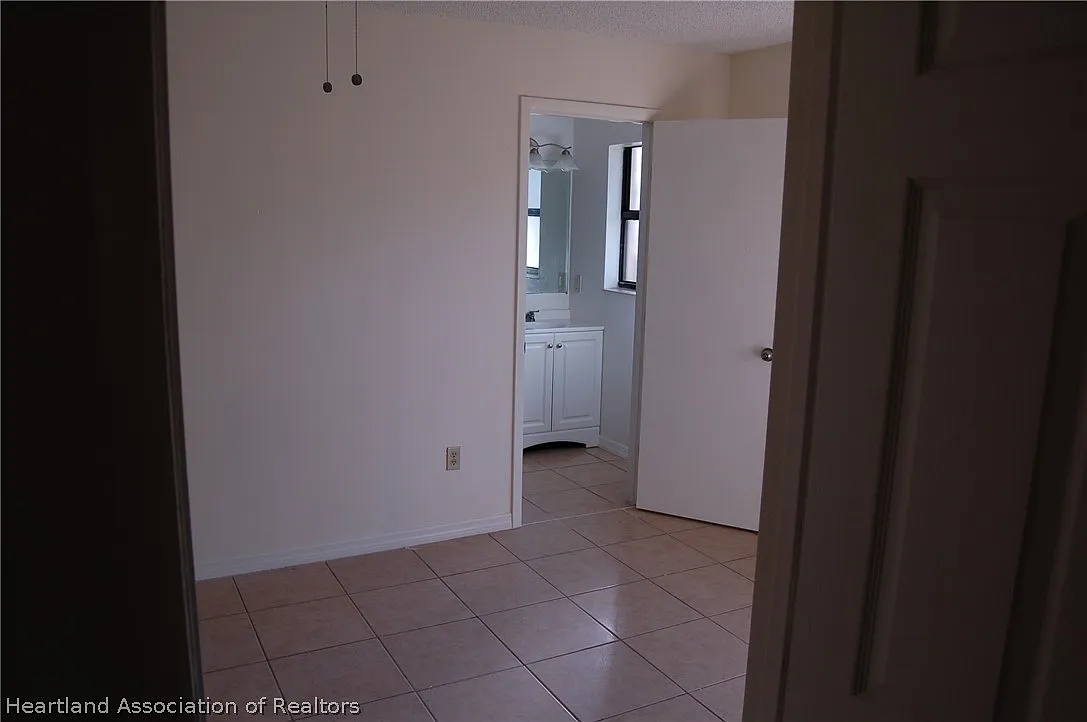 2 bed, 2.0 bath, 1012 sqft, $1,400 — Photo 4