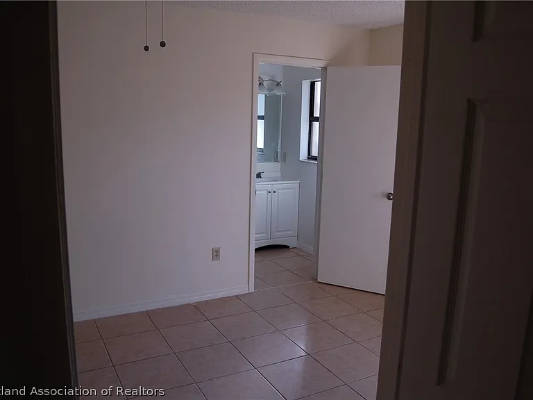 4927 Manatee Dr — Photo 4