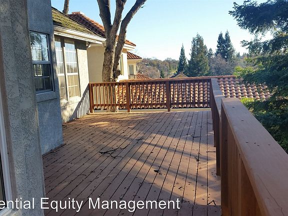 3rd image of 2520 Belmont Way