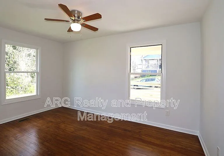 1095 Ira St SW — Photo 32
