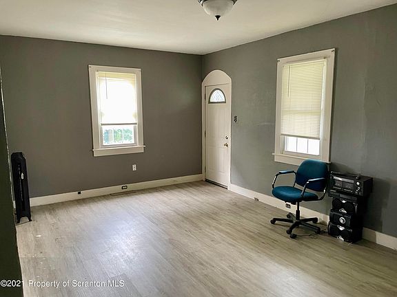 3rd image of 1021 Stafford Ave