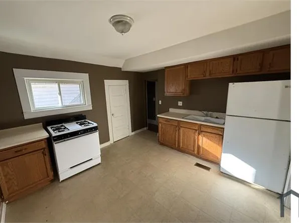 202 S 8th St #2025, Lansing, MI 48912