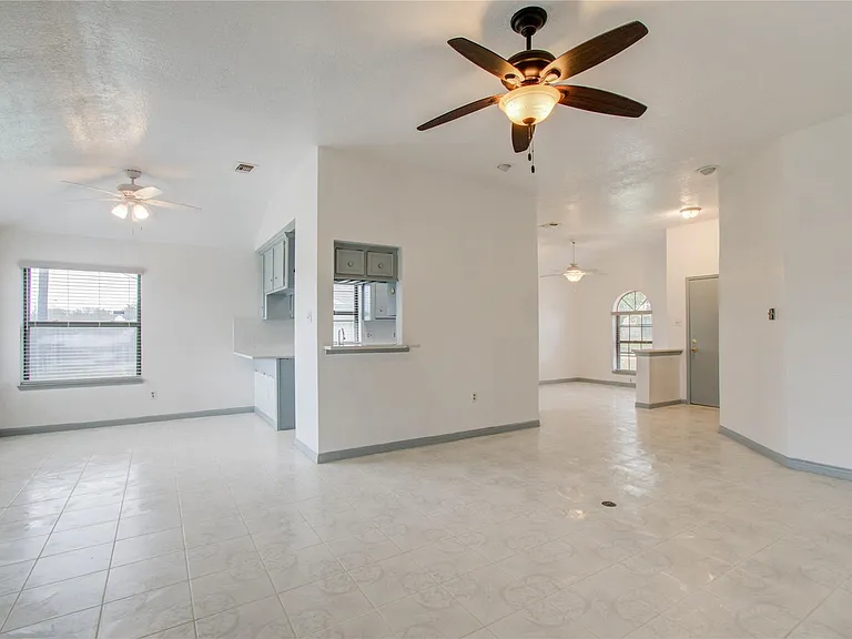 2538 Knights Cir — Photo 11