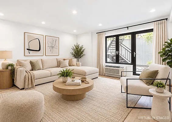 Living room, photo 1