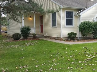 121 Meadow Pointe Dr, Fenton, MI 48430