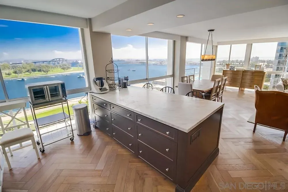 2 bed, 2.0 bath, 1267 sqft, $7,300 — Photo 4