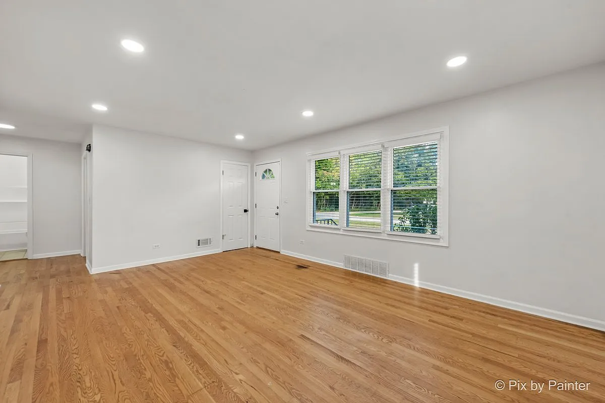 3 bed, 952 sqft, $2,100 — Photo 4
