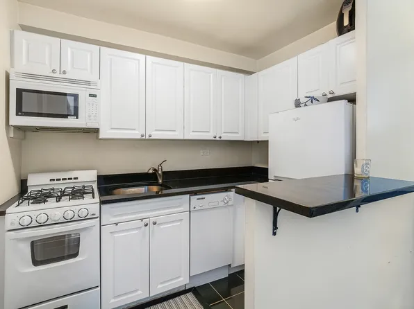 241 East 76th Street image 3 of 10