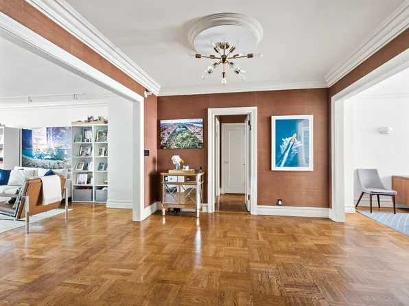 175 East 62nd Street 9D image 3 of 11