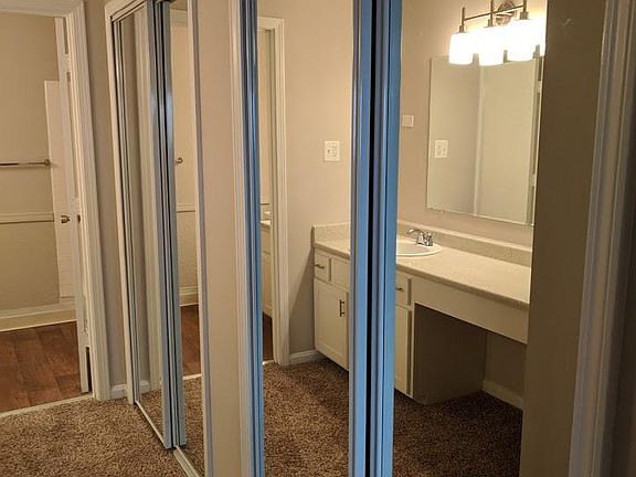 5th image of 9400 Doral Ct APT 10