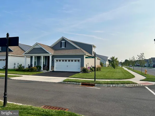 1 Denning Ln, Delanco, NJ 08075