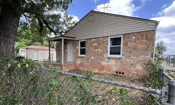 4th image of 3045 Pioneer Ave