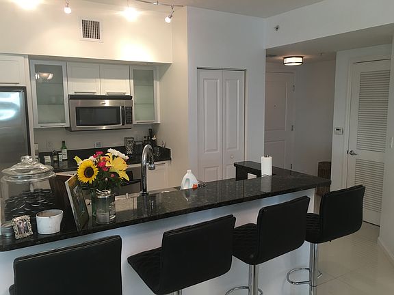 4th image of 225 NE 1st St #405