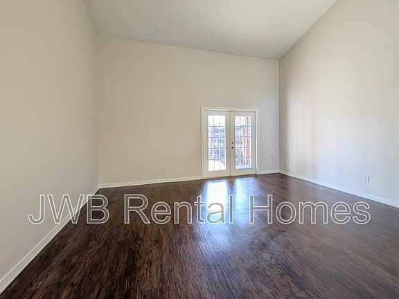 4th image of 4553 Melissa Ct W