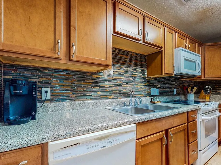 1054 Northview Dr — Photo 38