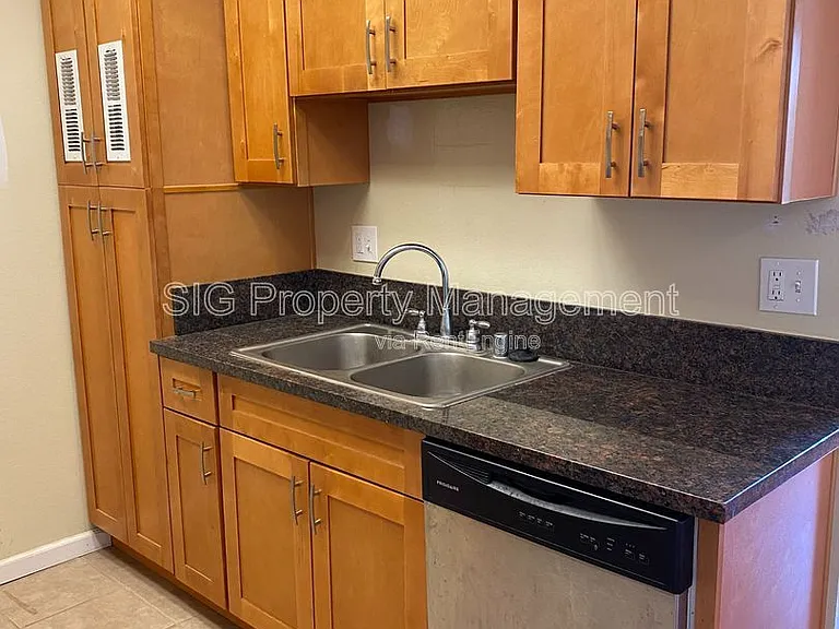 1441 N Edison Blvd #C — Photo 8
