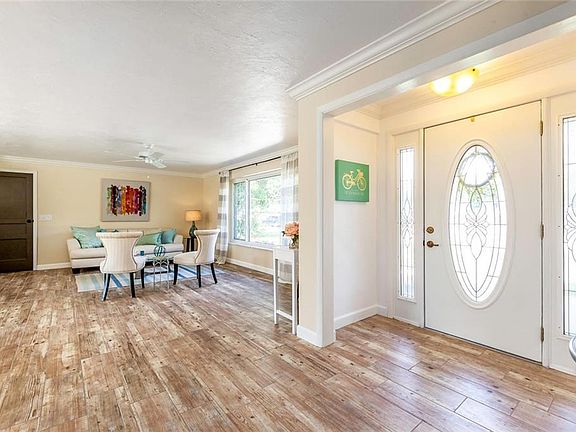 5th image of 3026 Pinecrest St