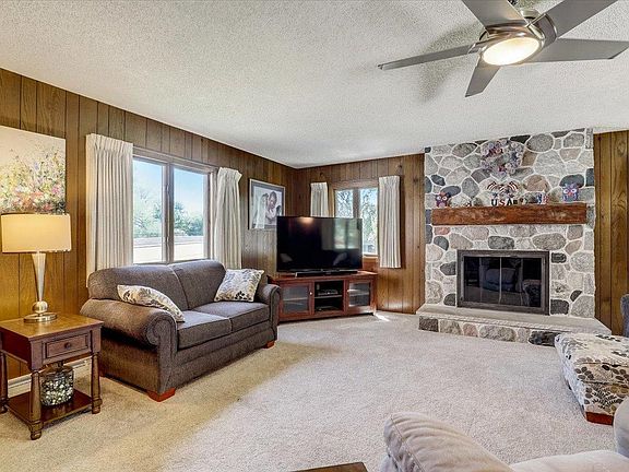 5th image of 430 E Green Bay Ave