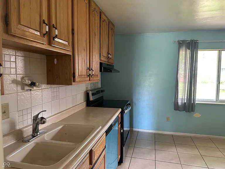 2724 Eddington Rd — Photo 3