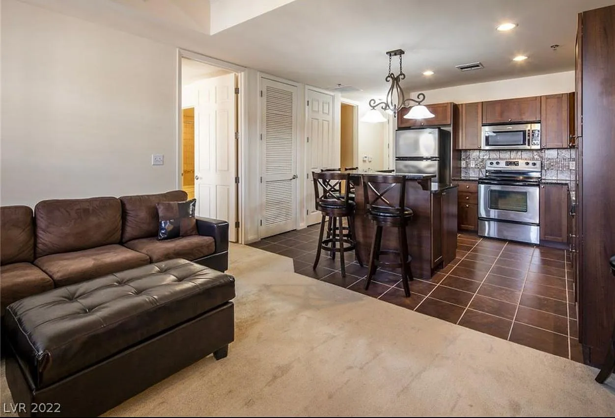 2 bed, 784 sqft, $1,790 — Photo 3