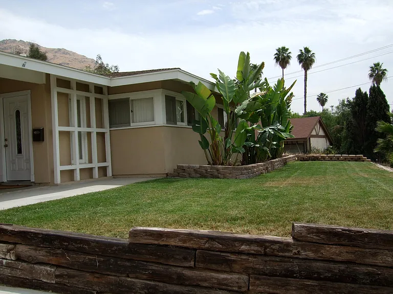 3688 Mount Vernon Ave — Photo 1