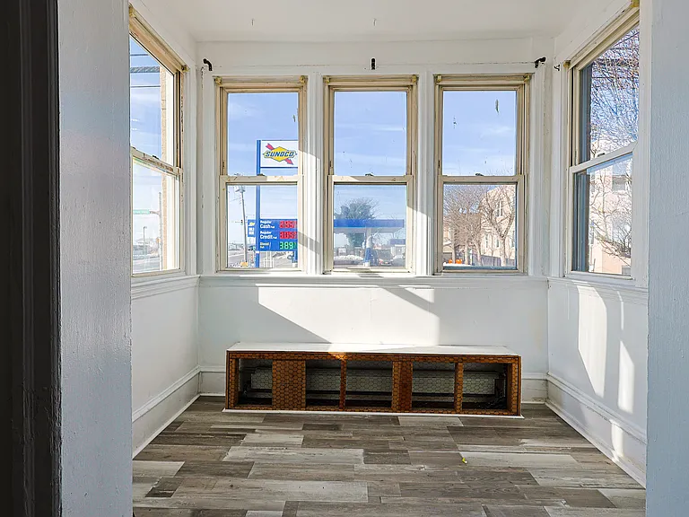3636 Winchester Ave — Photo 2